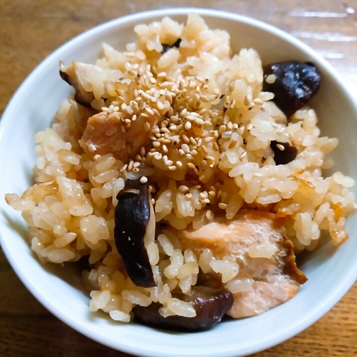 鮭と椎茸の味噌炊き込みご飯